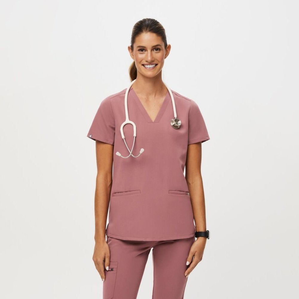 FIGS Casma™ Three-Pocket Scrub Top S-Mauve